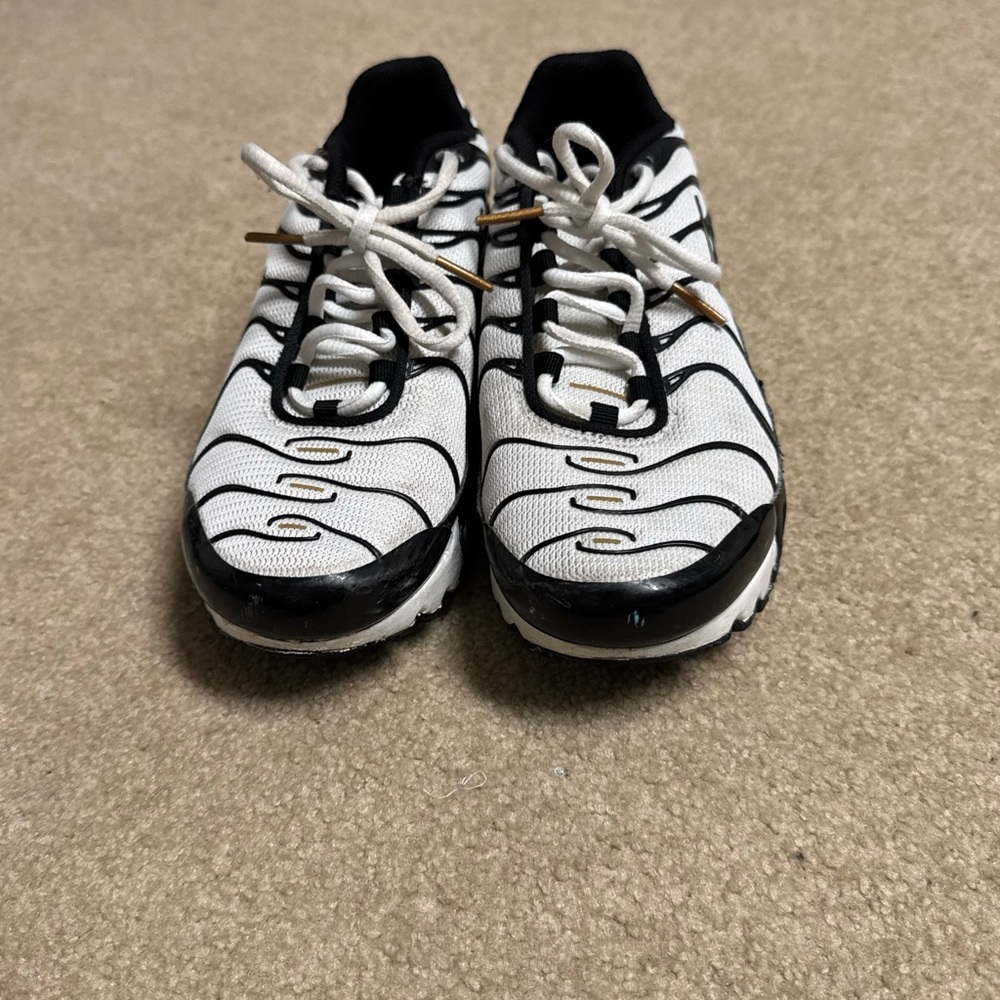 Nike Black and White Sneakers